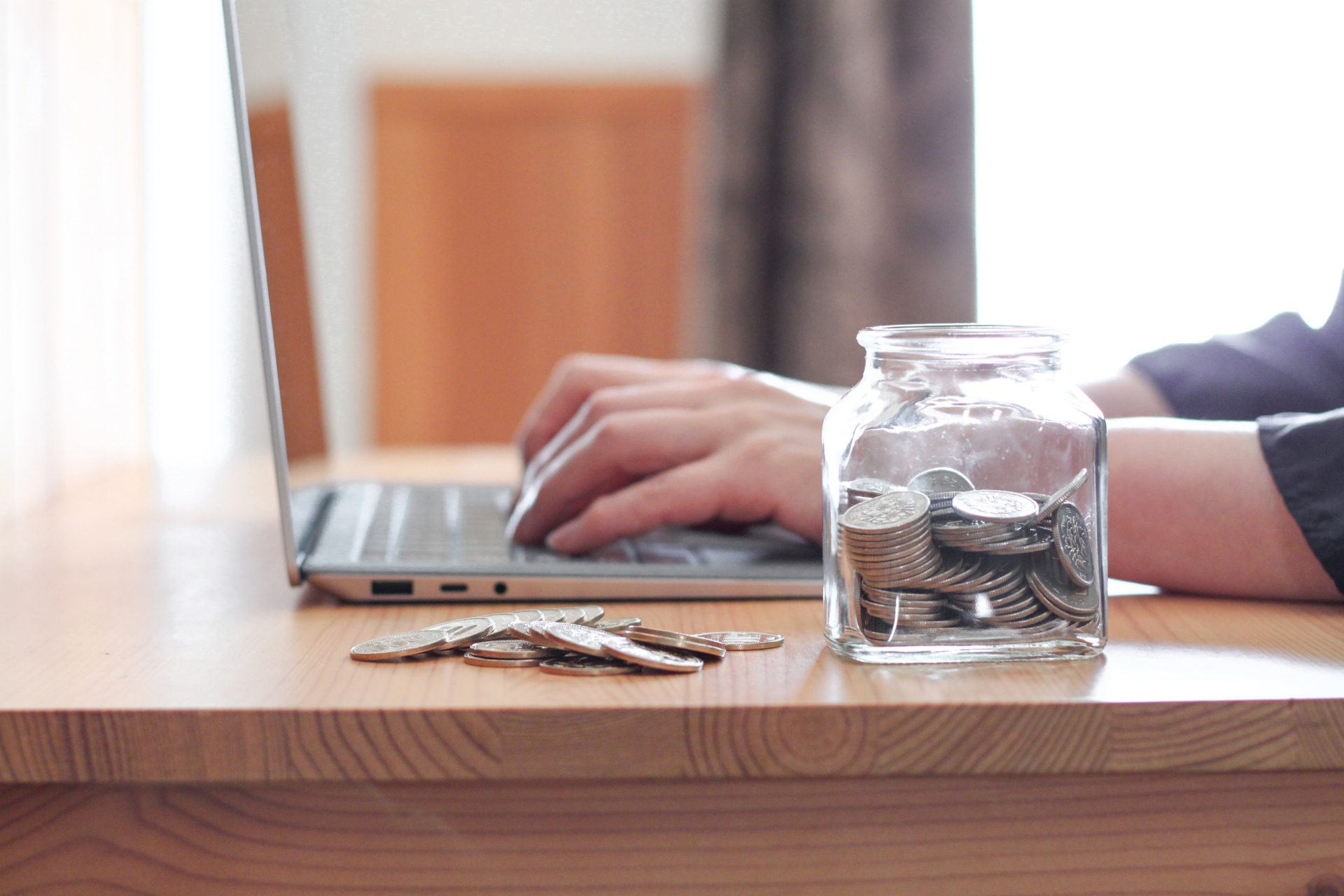 フリーランスのおすすめ銀行口座５選を比較解説！事業用口座のメリットや選び方とは