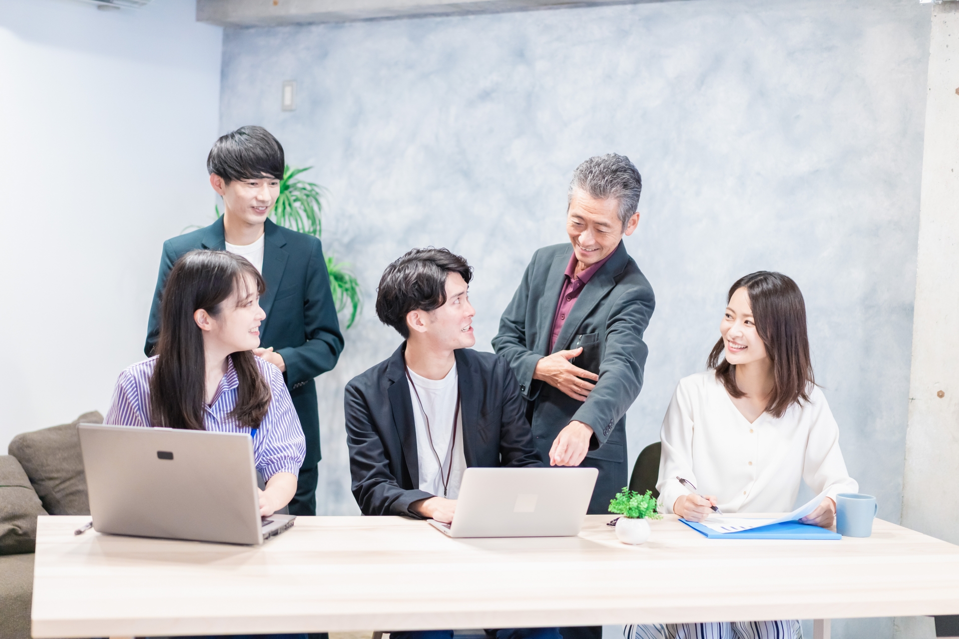 マーケティングコンサルタントになるには？ 仕事内容や年収、転職方法を解説